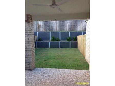 AIR CONDITIONED TWO BEDROOM DUPLEX WITH LARGE COURTYARD ! - Photo 3