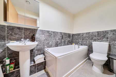 3 bedroom flat to rent - Photo 5
