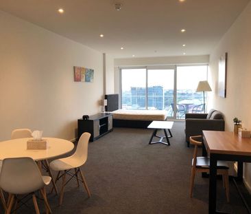 STYLISH STUDIO APARTMENT BOASTING CONVENIENCE - Photo 1