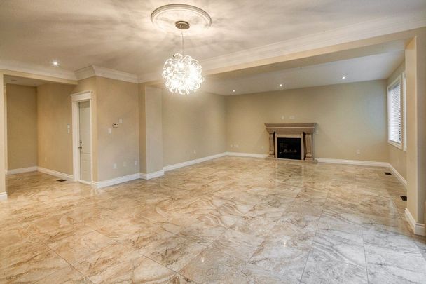 For Lease - 678 Garth Street, Hamilton, Ontario - Photo 1