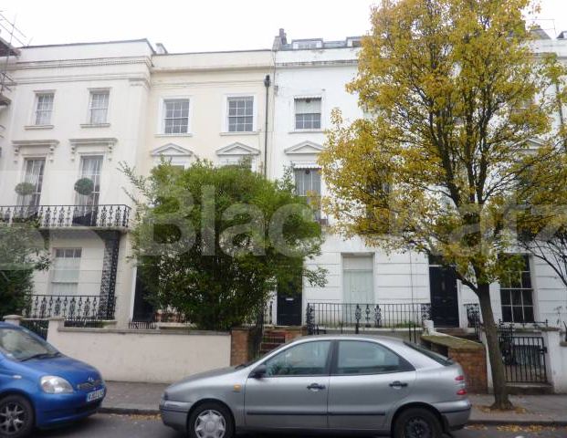 Set within a period House mins to tube and & shops - Photo 1