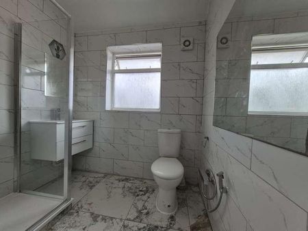 Lynmouth Gardens, Perivale, UB6 - Photo 3