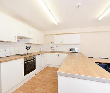 1 bedroom in a flat share to rent - Photo 6