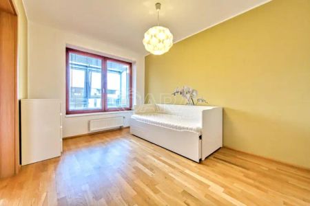 Pronájem světlého bytu 2+kk s lodžií v Dolních Břežanech - Photo 4