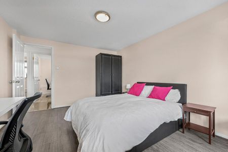 3 bedroom flat to rent - Photo 5