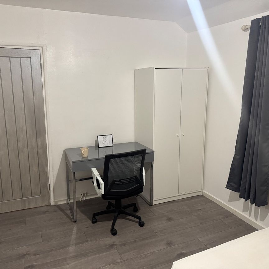 Room in a Shared Flat, Stillingfleet Road, SW13 - Photo 1