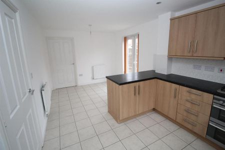 4 bedroom detached house to rent - Photo 3