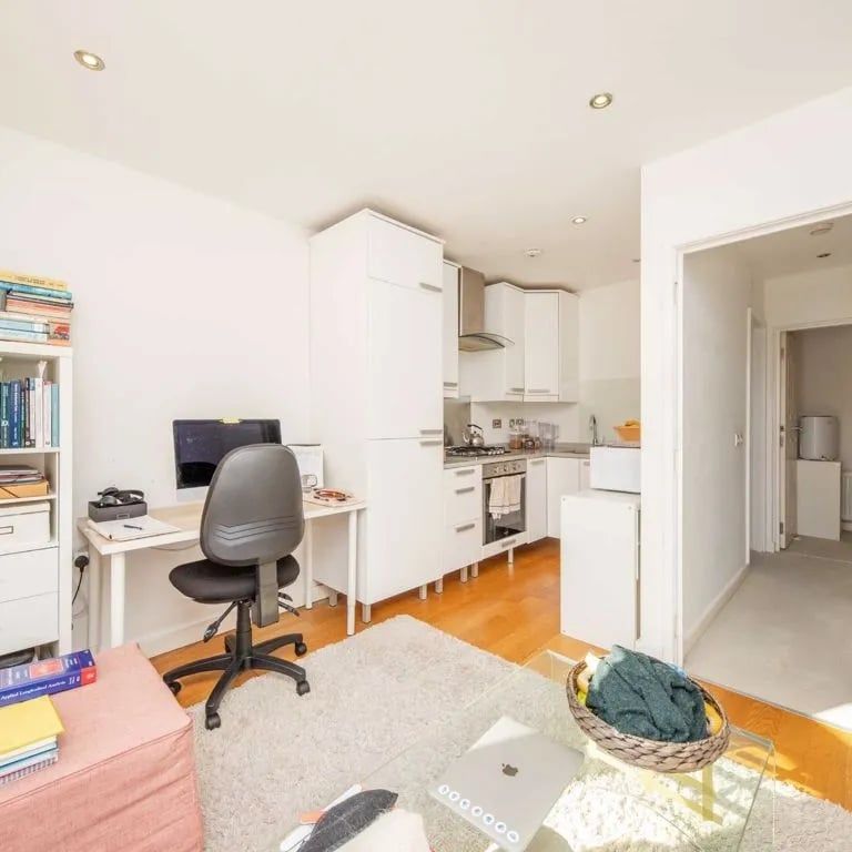 1 Bed Maisonette, Fortescue Road, SW19 - Photo 1