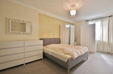 Latymer Court, Hammersmith Road, Hammersmith, London, W6 - Photo 4