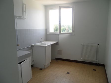 Location Appartement 3 pièces 63m² BOURGES 18000 - Photo 4