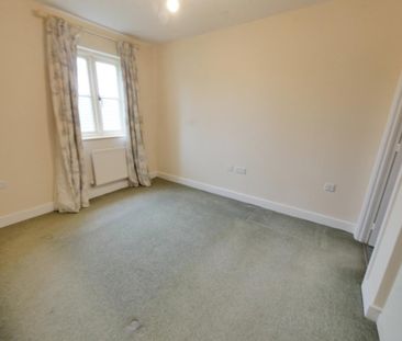 3 bedroom end of terrace house to rent - Photo 2