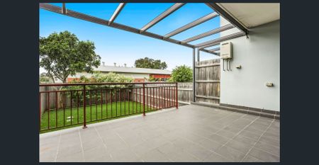 Spacious Home with a Large Outdoor Entertaining Area - Photo 3