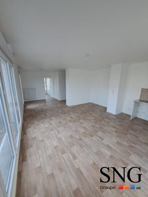 T4 AVEC GRANDE TERRASSE+PARKINGS - Photo 1