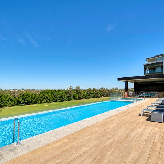 PURE LUXURY LIVING AT ARIA APARTMENTS - Photo 1