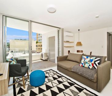 LARGE L-SHAPED, FULLY FURNISHED STUDIO APARTMENT! - Photo 5