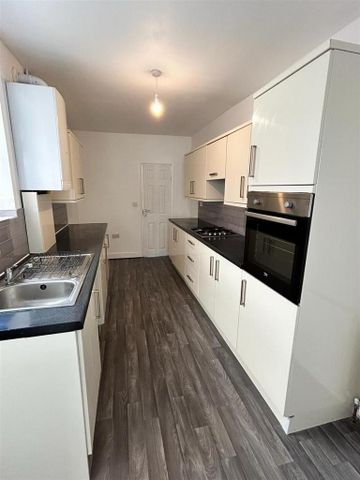 3 bedroom terraced house to rent - Photo 5