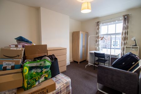 6 Bed Student Accommodation - Photo 3