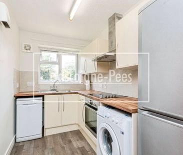 Farnham Town Centre - Photo 3