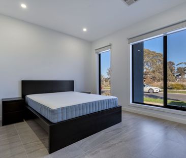 Stunning Family Home! - Photo 3