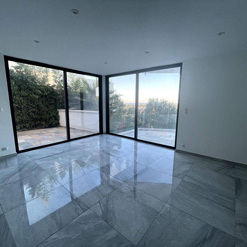 A louer - appartement meublé dans villa T3 Carry Le Rouet de 74m2, proche plage et village climatisé, terrasse, jardin, place de stationnement, - Photo 1