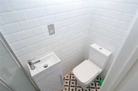 3 bedroom apartment to rent High Street, Wivenhoe, Colchester, Essex, CO7 - Photo 3