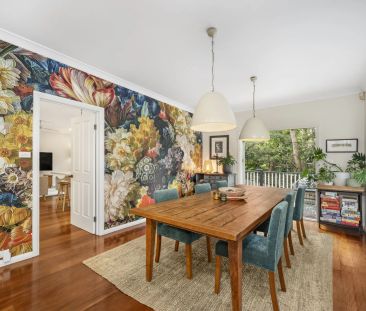 Charming Family Living in Peaceful, Leafy Cul-de Sac - Photo 3