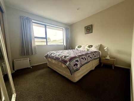 Beautiful fully furnished 3 bedroom house in Russley, available for 6 months - 28th Jan - 31st July. - Photo 5