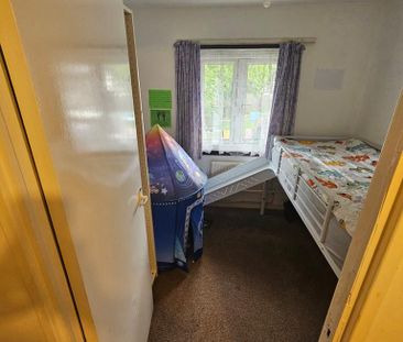 4 bedroom terraced house to rent - Photo 4