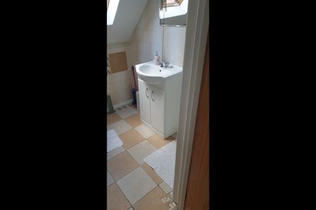 Room in a Shared Flat, Green Avenue, NW7 - Photo 2