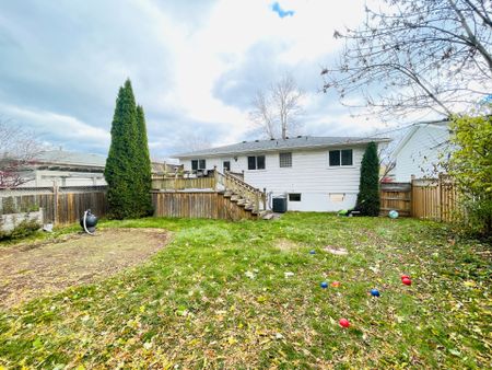 For Lease - 2249 Wyandotte Drive, Oakville, Ontario - Photo 4