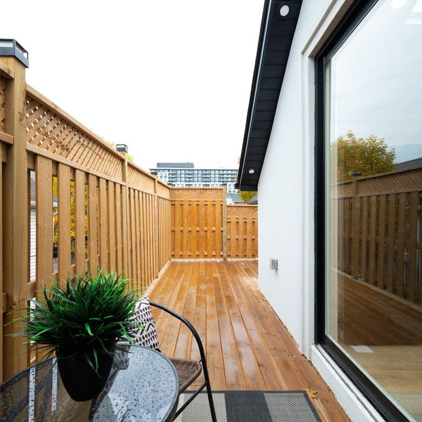 For Lease - 6 Luttrell Avenue Unit# 2nd Floor, Toronto, Ontario - Photo 1