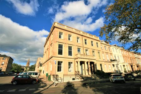 Woodside Terrace, Spectacular 2 Bed Furnished Apartment, Woodlands – Available 19/11/2024 - Photo 2