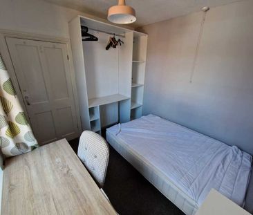 4 Bed Student Accommodation - Photo 3