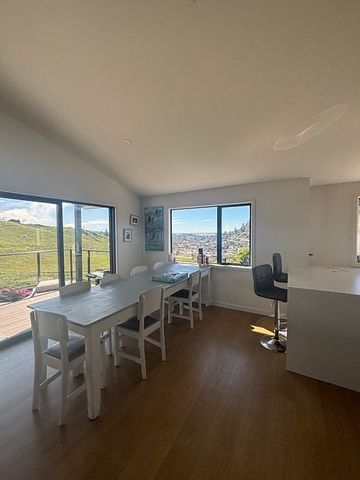 Sunny central home - Photo 4
