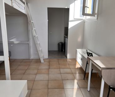 A LOUER STUDIO MEUBLE AVENUE CYRNOS - Photo 4