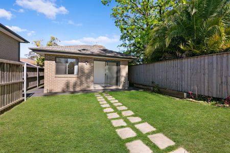 Modern Flat with Backyard - Photo 2