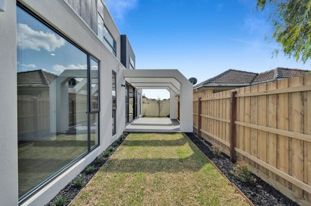 1B Normanby Road, Bentleigh East VIC 3165 - Photo 4