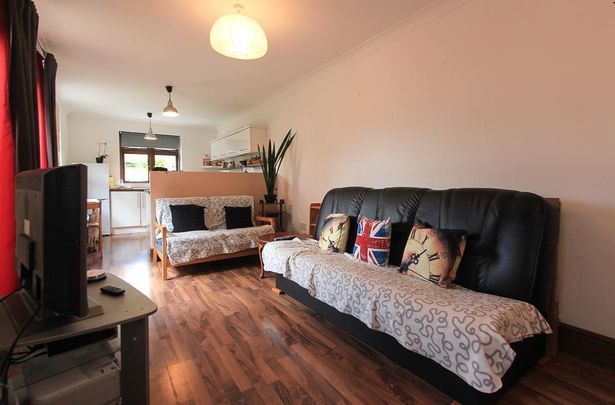2 bedroom flat to rent - Photo 1