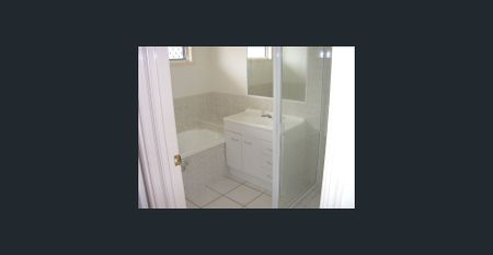 Lowset brick home with side access - Photo 3