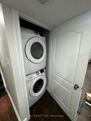 Detached Home For Lease | W9037369 - Photo 1