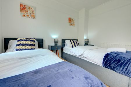 3 Bed Terraced House, Leyland Road, CV5 - Photo 5