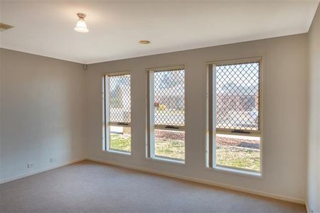 30 Elliman Street, Gungahlin ACT 2912 - House For Rent | Domain - Photo 2