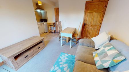 1 bedroom semi-detached house to rent - Photo 2