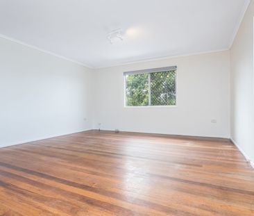 Well Presented Family Living - Photo 1