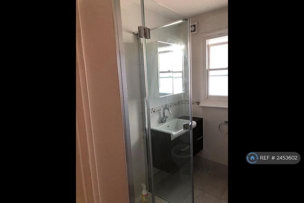 3 bedroom flat to rent - Photo 1