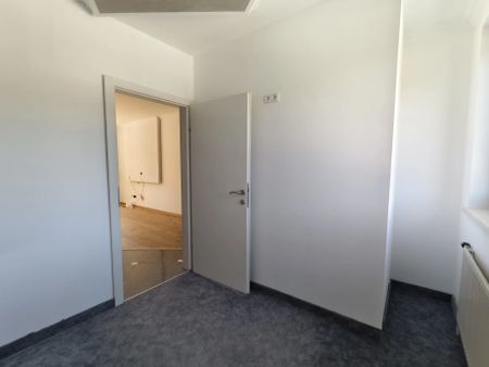 Sonnige 4-Zimmer-Wohnung mit Balkon, Kamin & Tiefgaragenplatz - Photo 5