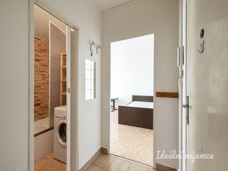 Pronájem bytu 1+kk 26 m2 - Fotografie 5