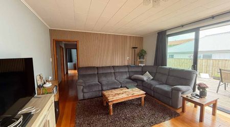 Central Taupō living with modern style - Photo 5