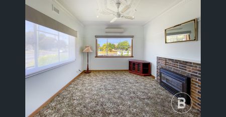 THREE BEDROOM BRICK VENEER HOME IN A GREAT LOCATION - Photo 5