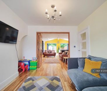 3 bedroom semi-detached house to rent - Photo 3